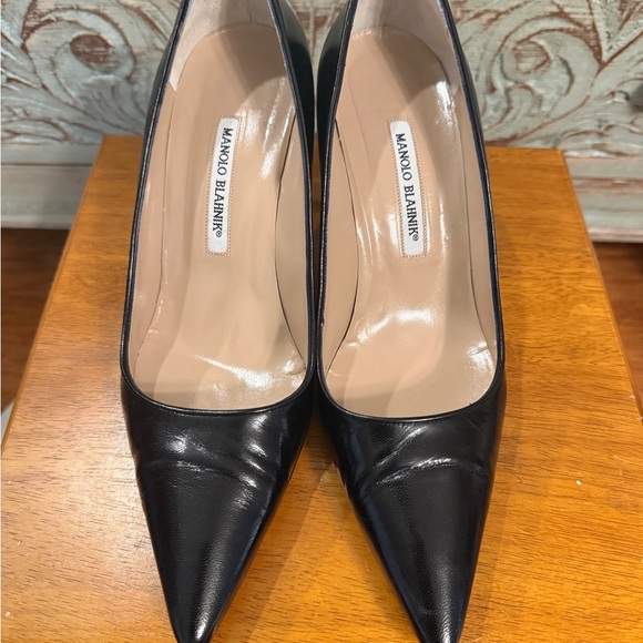 Manolo Blahnik 70mm Point Toe Black Leather Pump - Picture 4 of 15